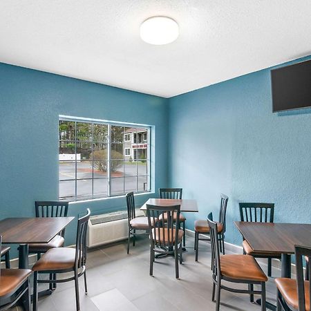 格伦斯瀑布-乔治湖红顶酒店 昆斯伯里 外观 照片